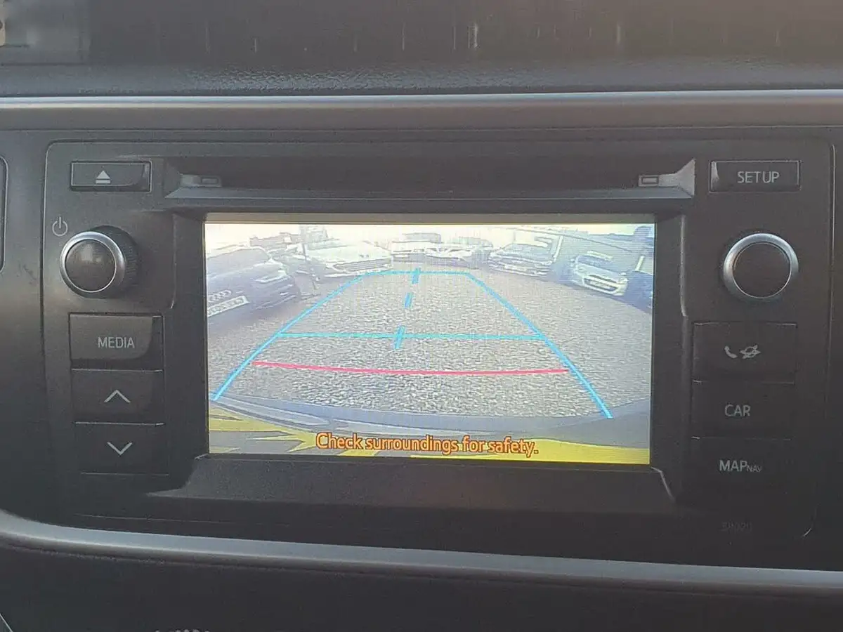 2014-toyota-auris-18-vvt-i-hsd-icon-estate-big-39