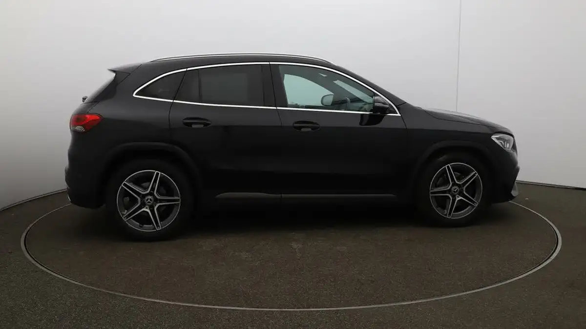 2021-mercedes-benz-gla-class-13-gla-180-amg-line-executive-1332cc-big-8