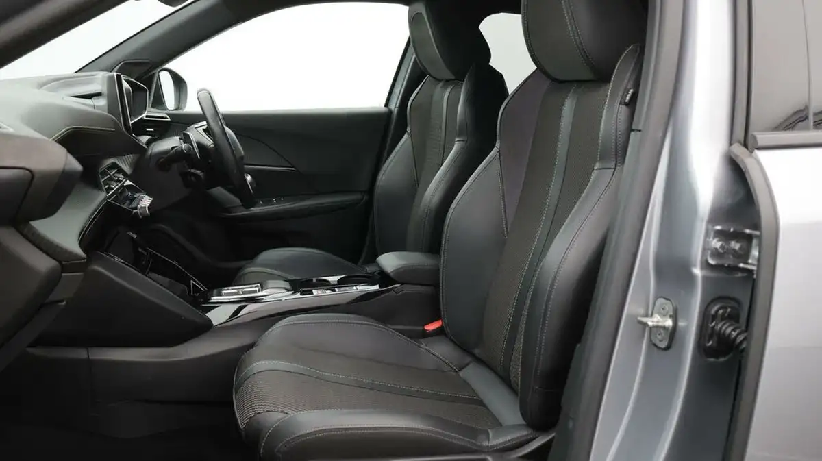 2023-peugeot-2008-suv-big-14