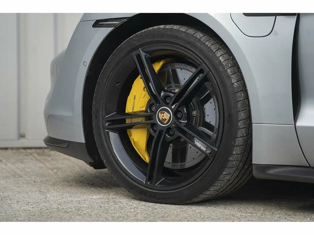2021-porsche-taycan-e-turbo-s-big-63