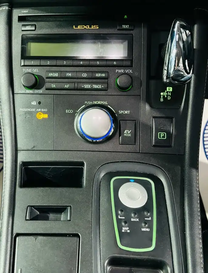2013-lexus-ct-200h-18-advance-big-29