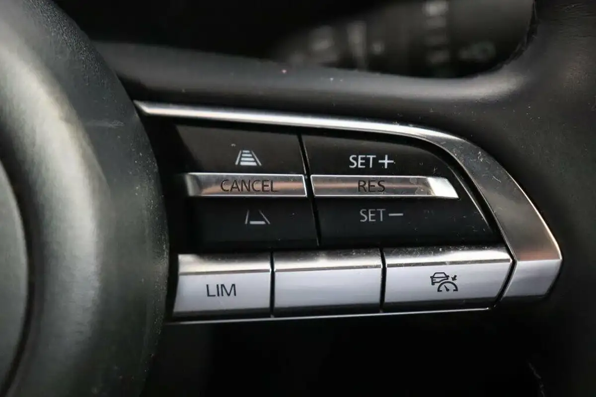 2021-mazda-mx-30-e-se-l-lux-big-20