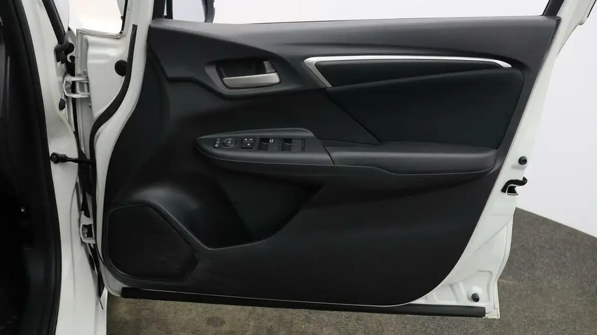 2019-honda-jazz-13-i-vtec-se-big-14