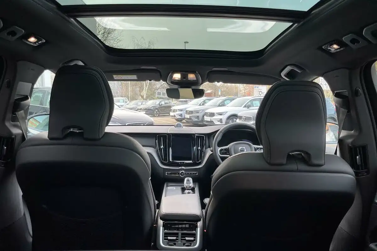 2024-volvo-xc60-20-b5-ultra-dark-big-20