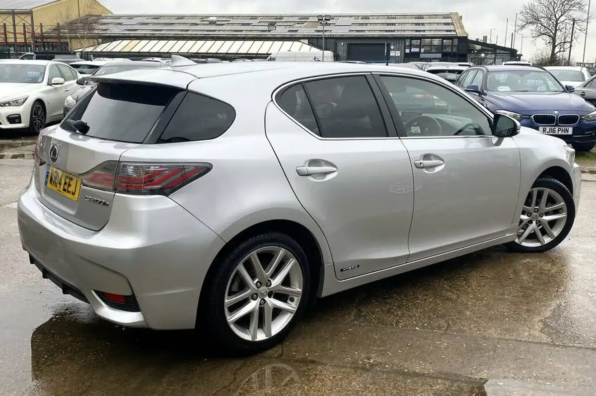2014-lexus-ct-200h-18-advance-big-2
