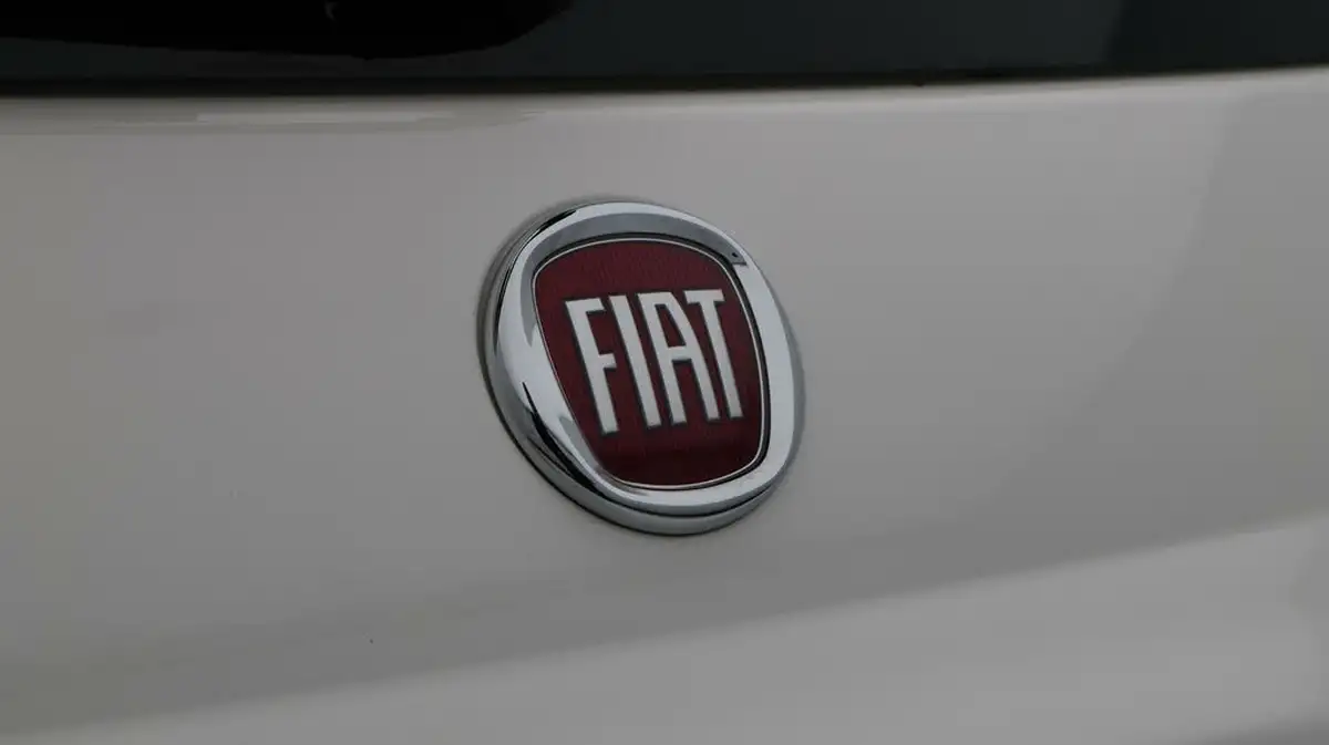 2023-fiat-500-10-red-big-23