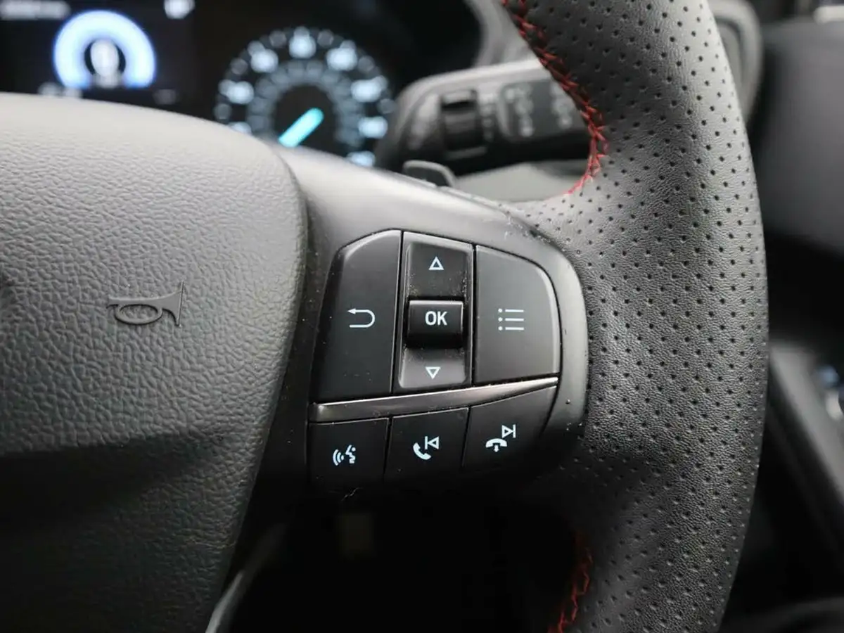 2021-ford-focus-15-st-line-hatchback-big-37