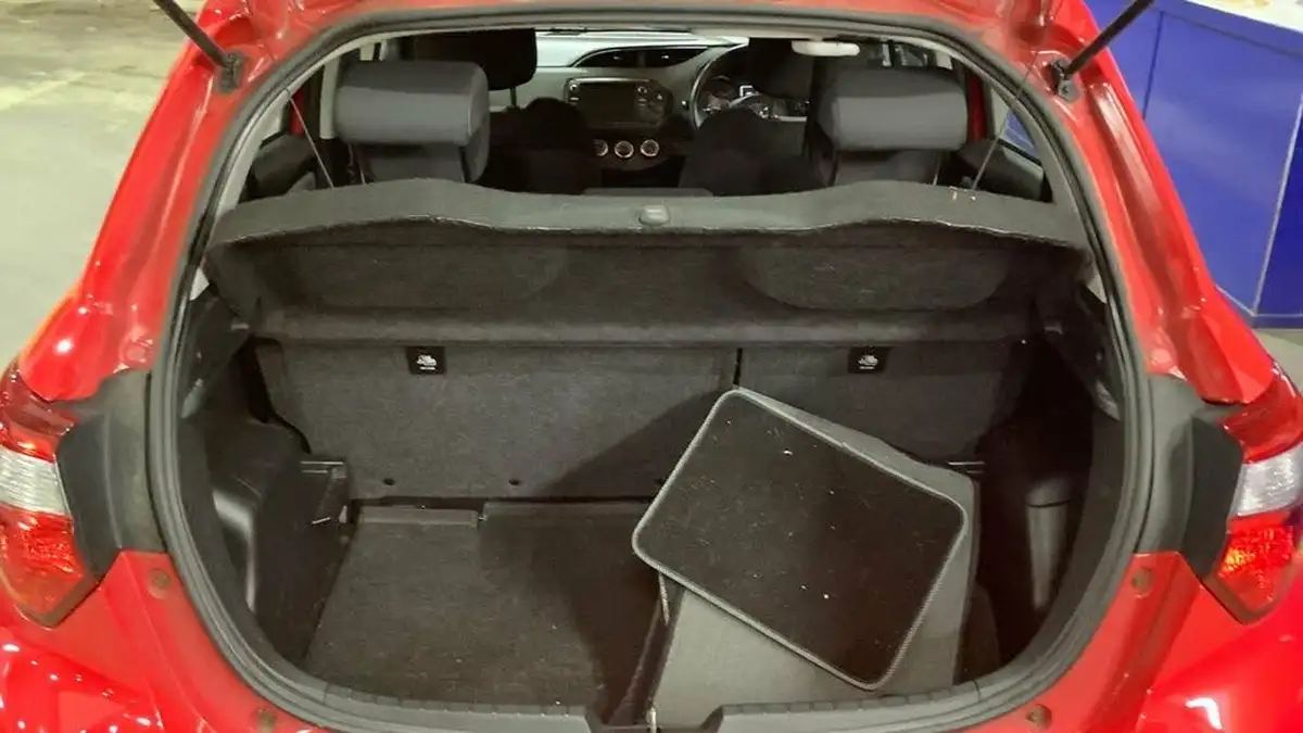 2018-toyota-yaris-15-vvt-i-icon-tech-111bhp-1496cc-big-4