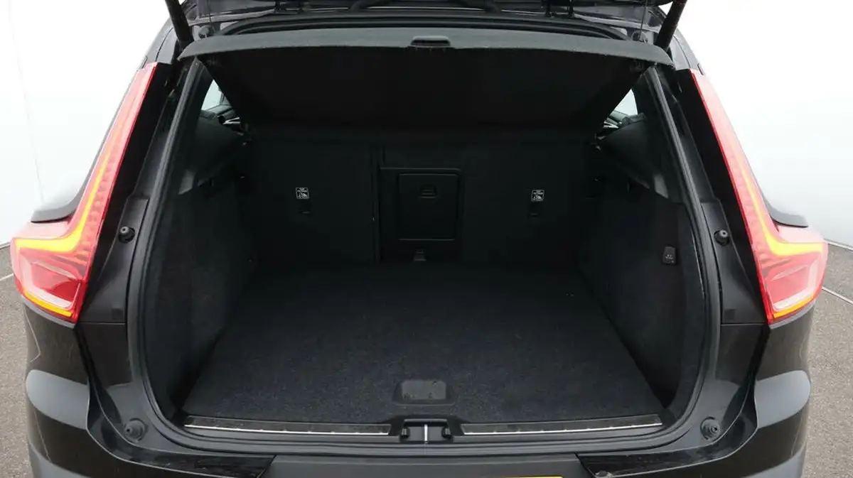 2020-volvo-xc40-20-b4-inscription-pro-big-17