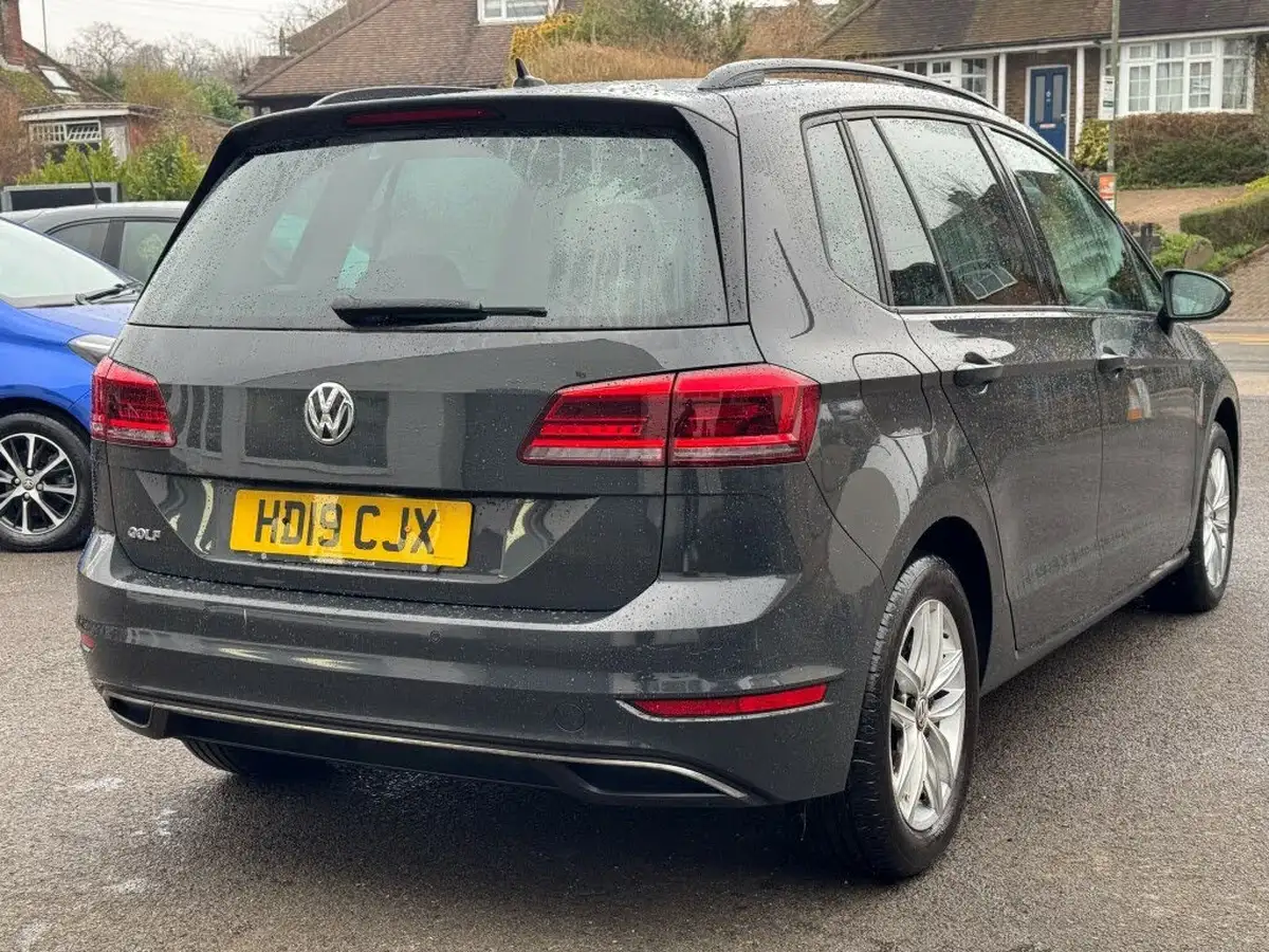 2019-volkswagen-golf-sv-10-tsi-match-big-3