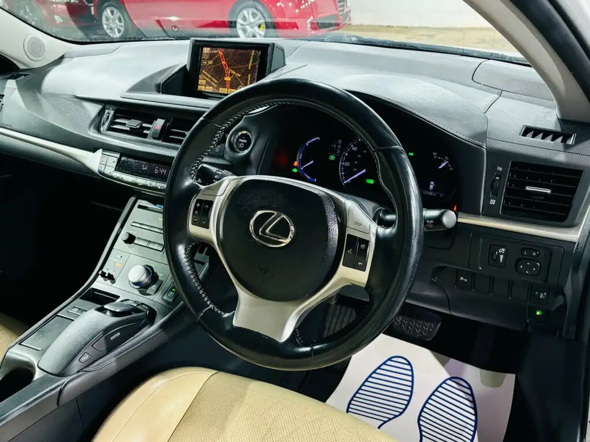 2011-lexus-ct-200h-18-se-l-big-9