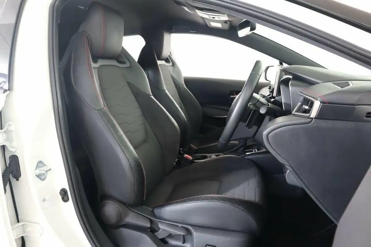 2019-toyota-corolla-20-vvt-i-excel-trk-hatchback-big-35