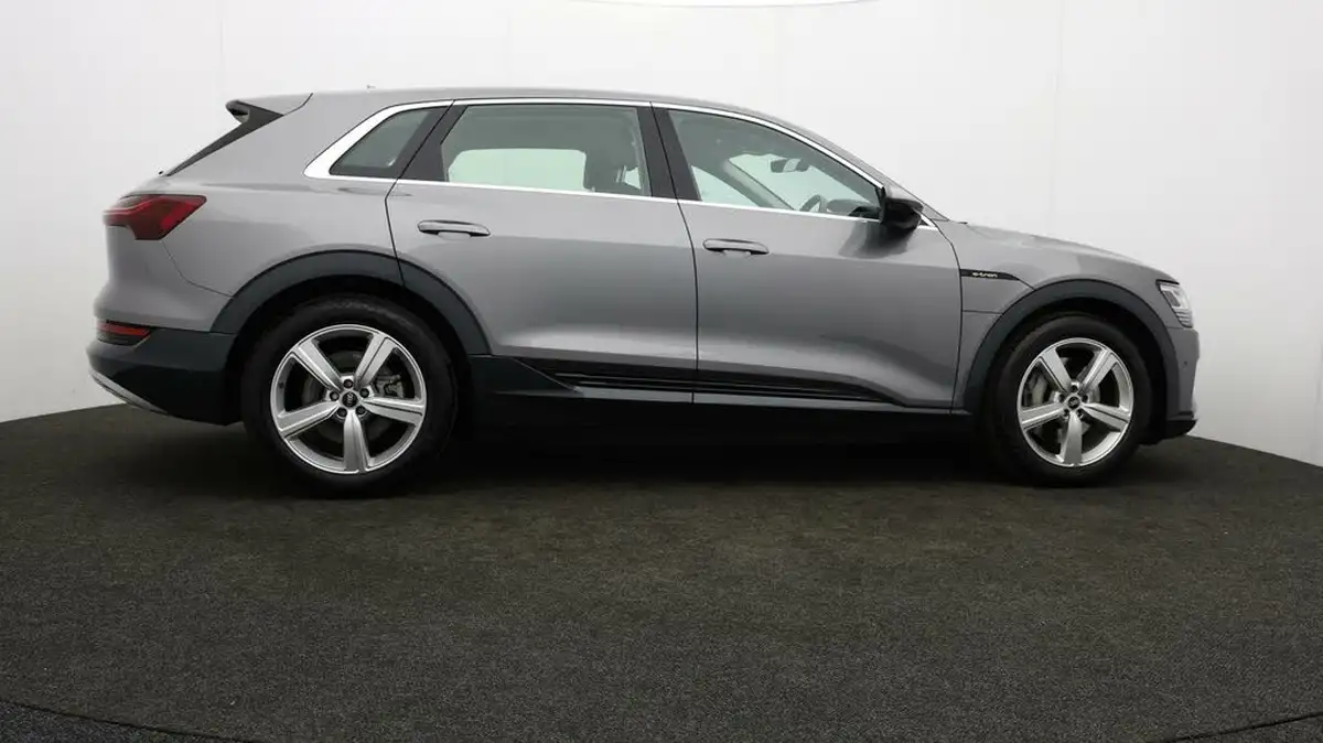 2021-audi-e-tron-50e-technik-station-wagon-big-36