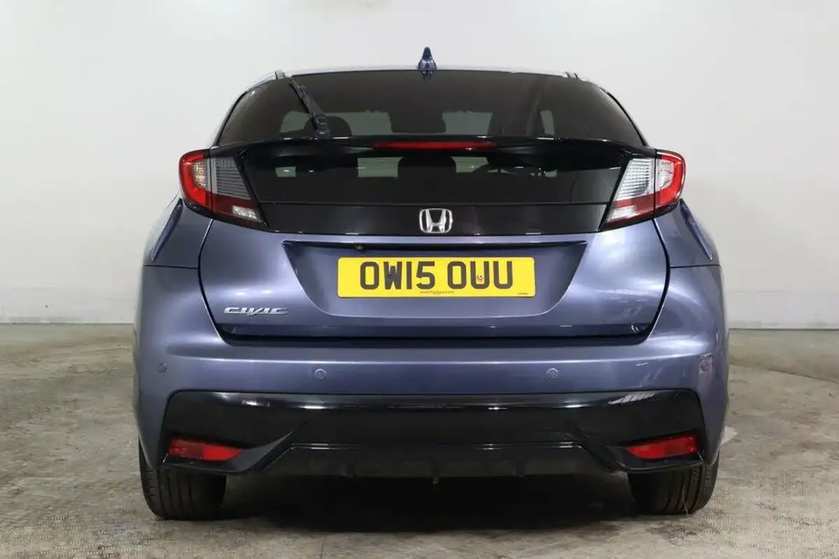 2015-honda-civic-16-i-dtec-se-plus-honda-connect-hatchback-big-4