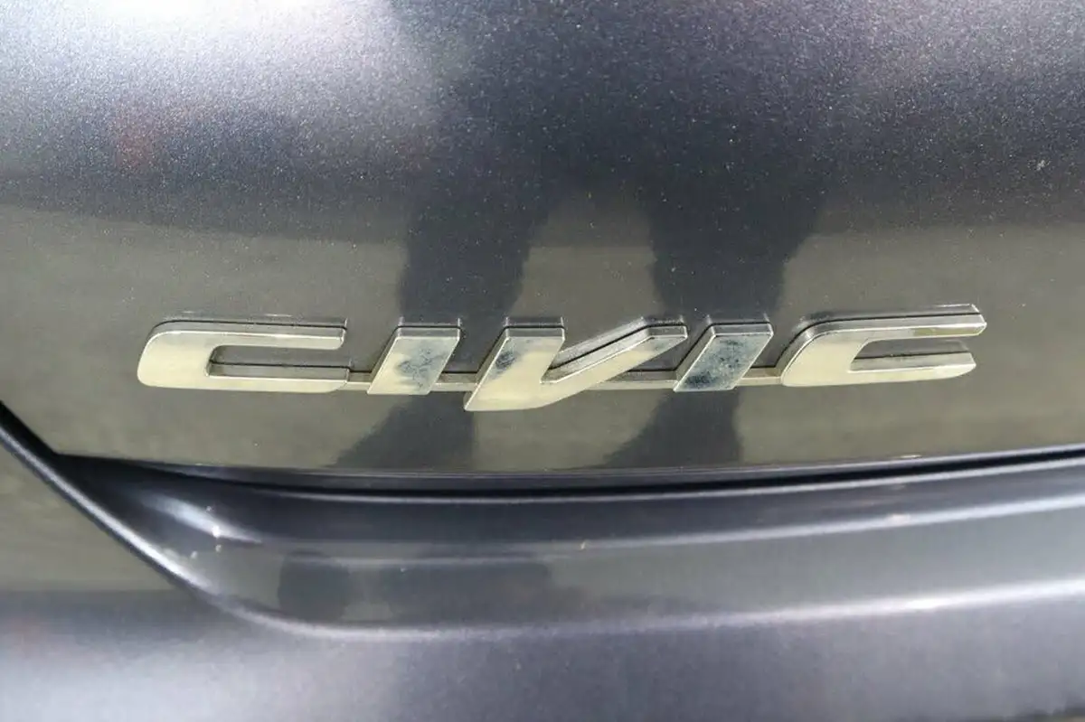 2015-honda-civic-16-i-dtec-se-plus-honda-connect-hatchback-big-28