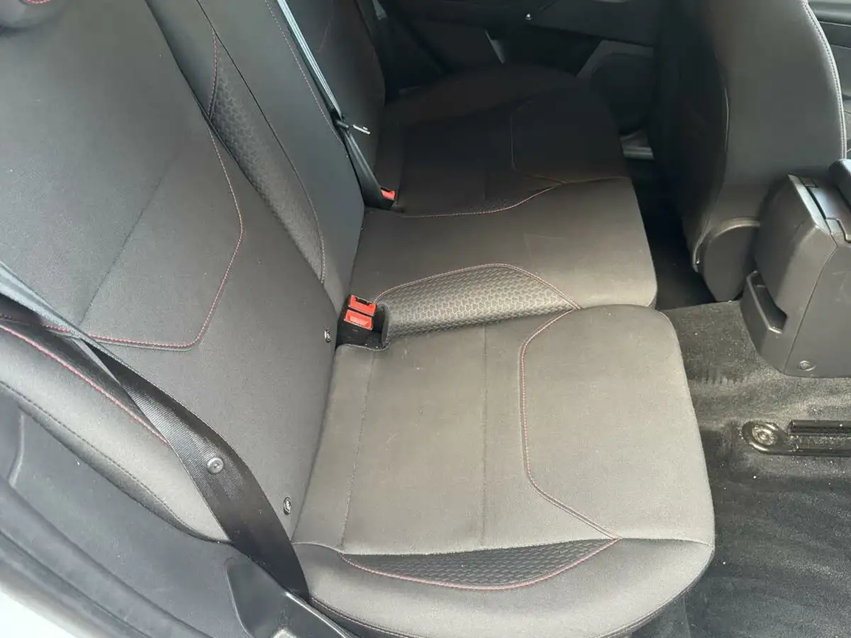 2013-ford-fiesta-125-zetec-5d-big-27