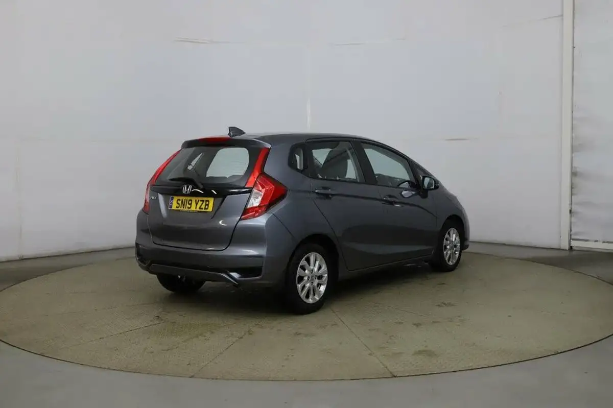 2019-honda-jazz-13-i-vtec-se-big-16
