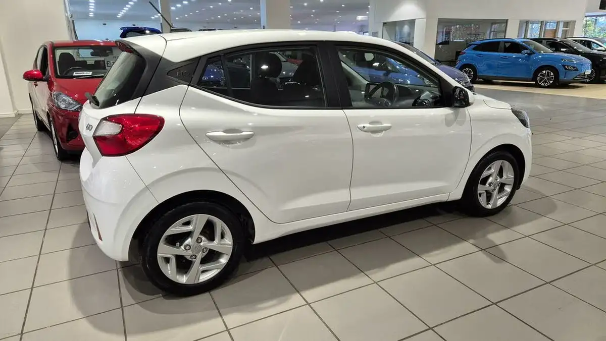 2021-hyundai-i10-12-se-connect-big-2