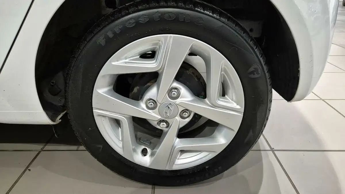 2021-hyundai-i10-12-se-connect-big-30