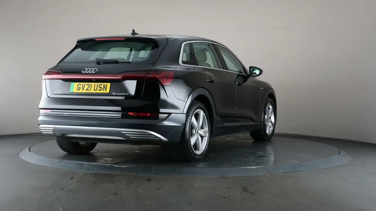 2021-audi-e-tron-50e-technik-station-wagon-big-70