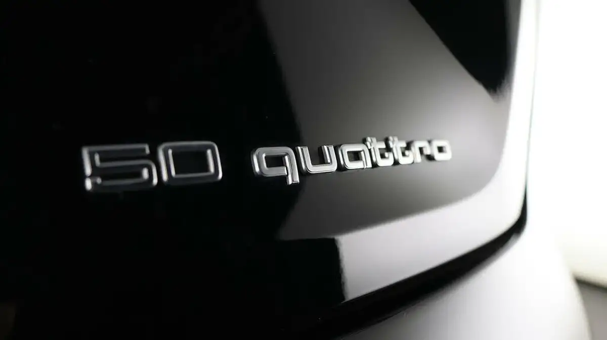2021-audi-e-tron-50e-technik-station-wagon-big-22
