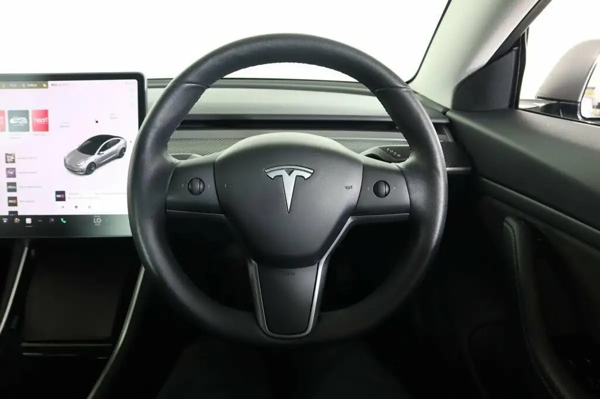 2020-tesla-model-3-e-long-range-big-24