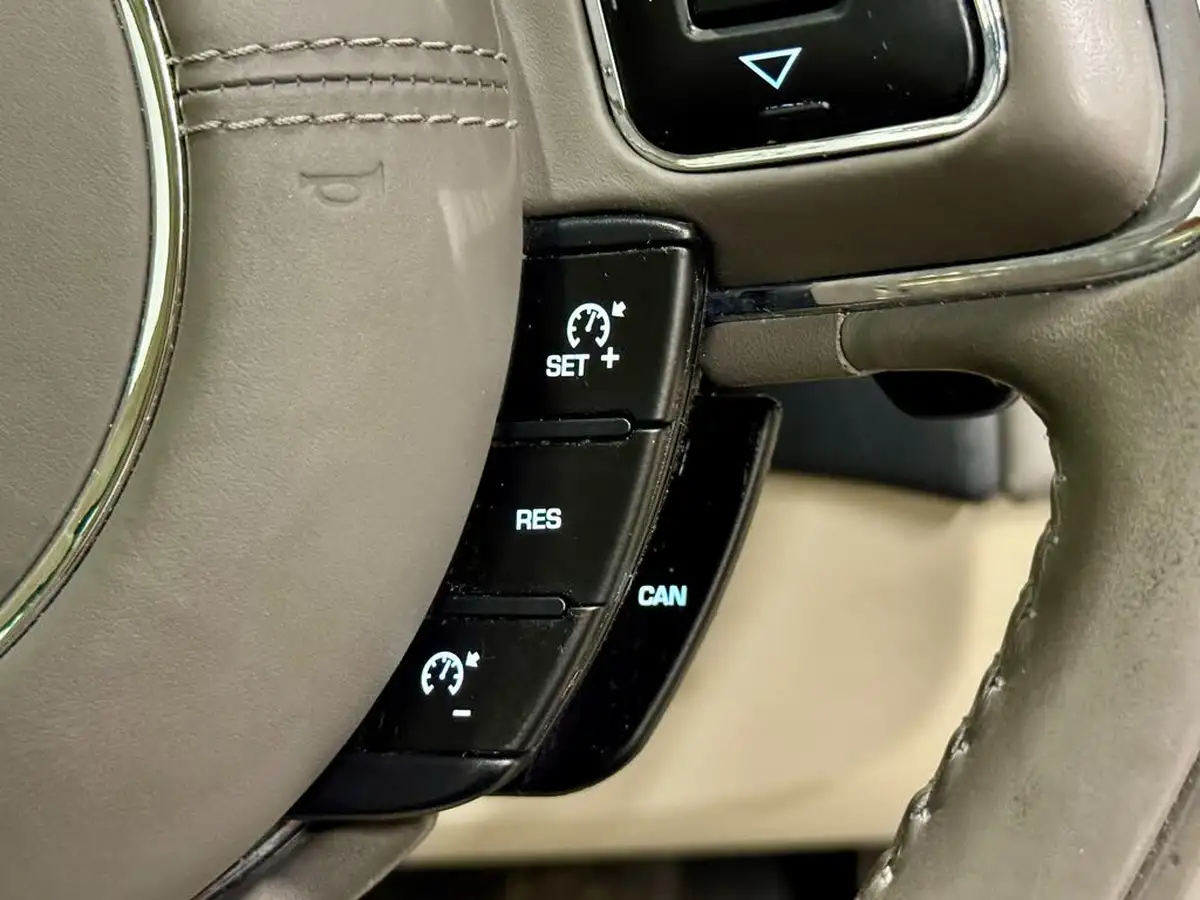 2010-jaguar-xj-series-50-xj-portfolio-big-25
