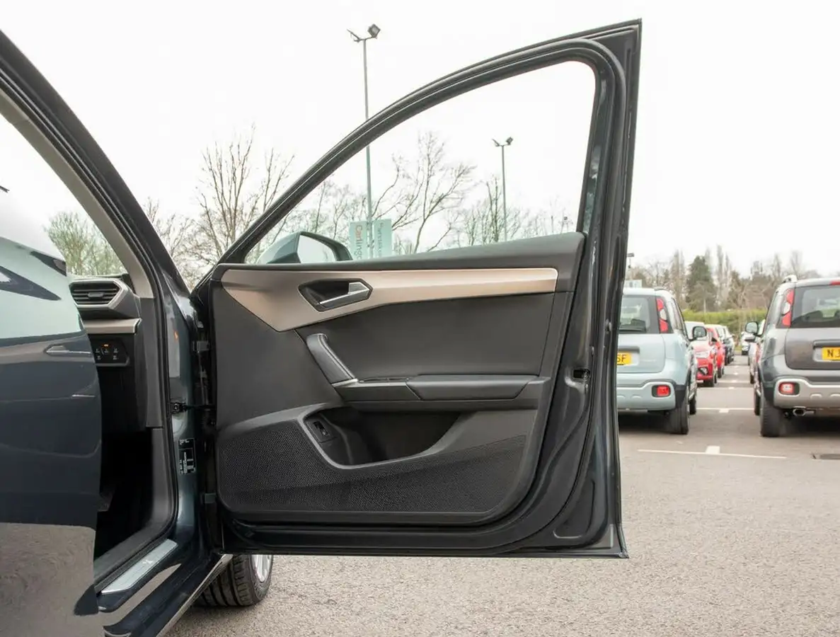 2021-seat-leon-14-e-hybrid-xcellence-hatchback-big-13