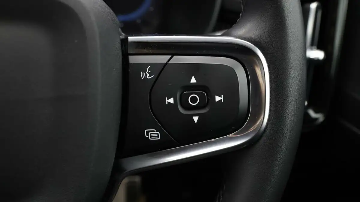 2021-volvo-xc40-e-twin-recharge-plus-big-23