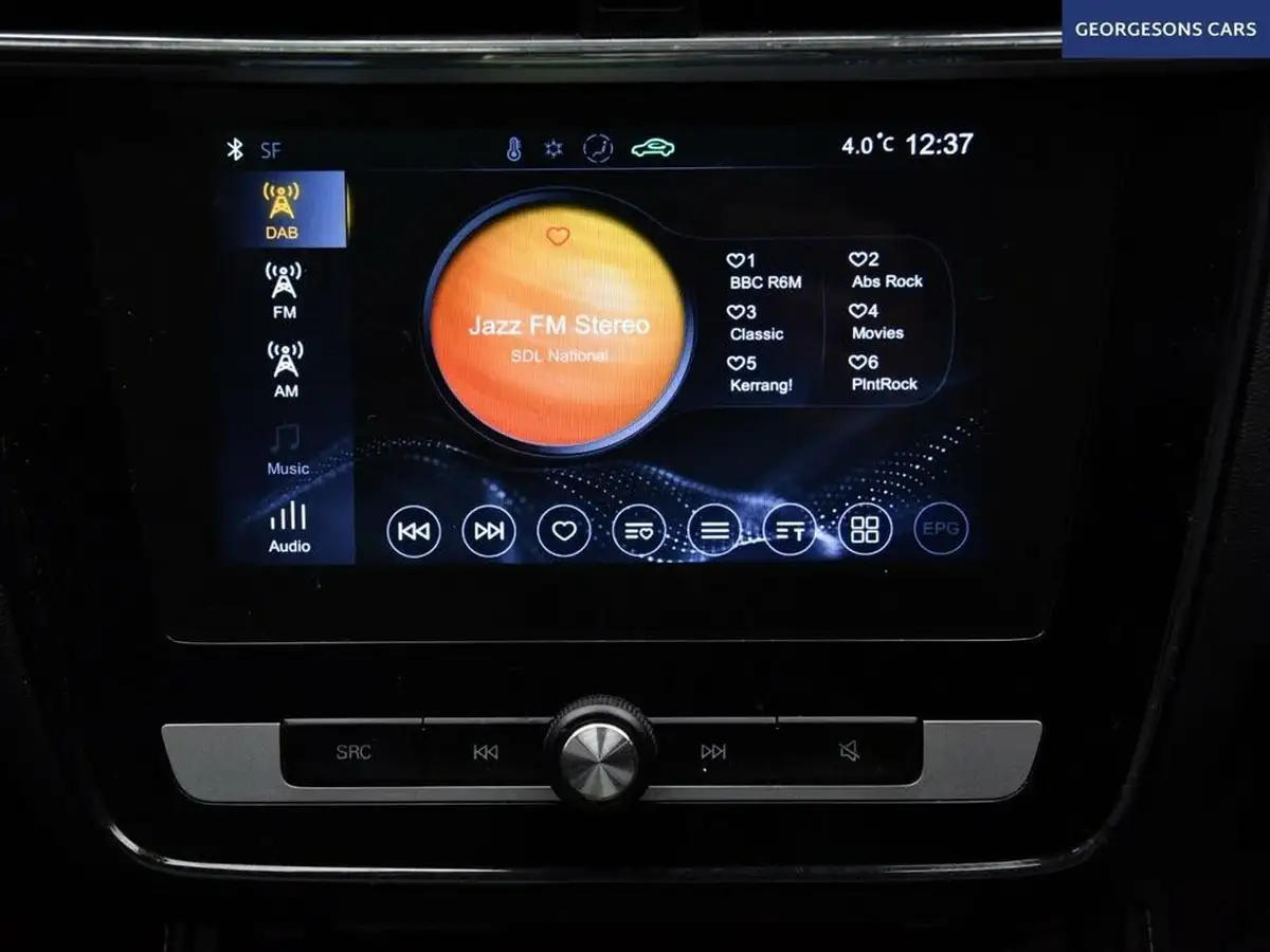 2021-mg-zs-suv-e-exclusive-ev-big-14