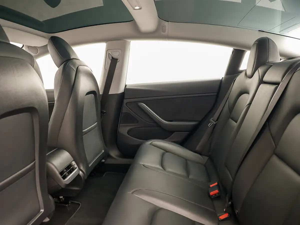 2020-tesla-model-3-e-long-range-big-5