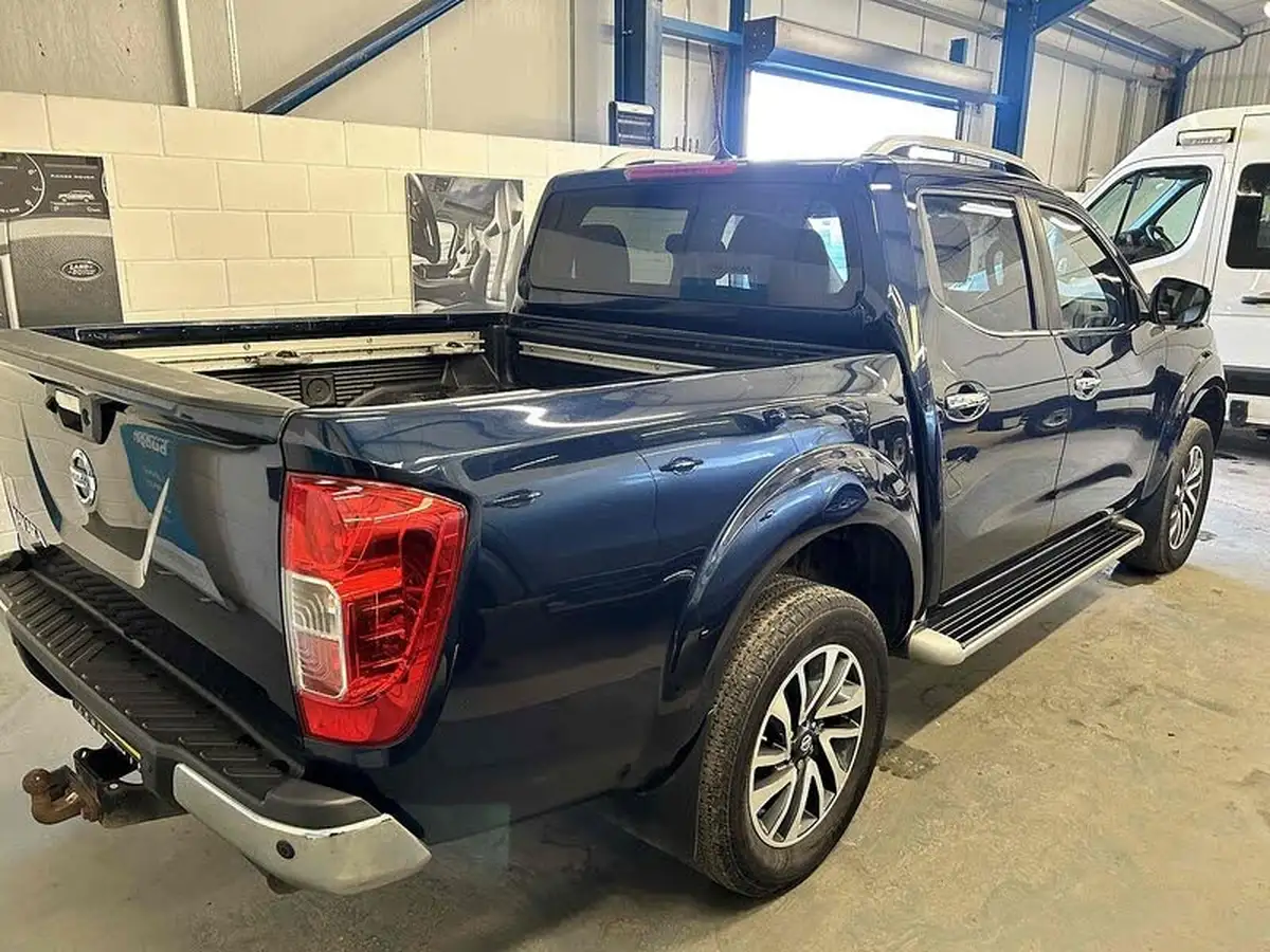 2018-nissan-navara-23dci-tekna-auto-big-3