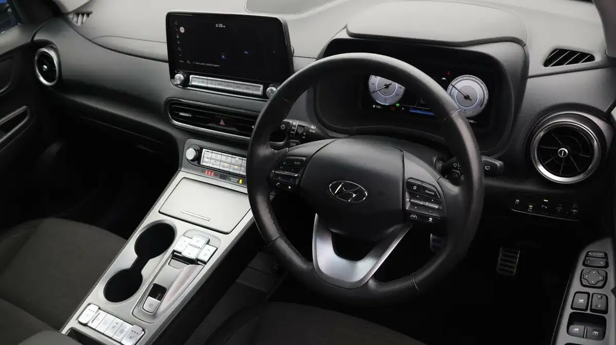 2022-hyundai-kona-e-premium-204ps-64kwh-7kw-obc-big-8