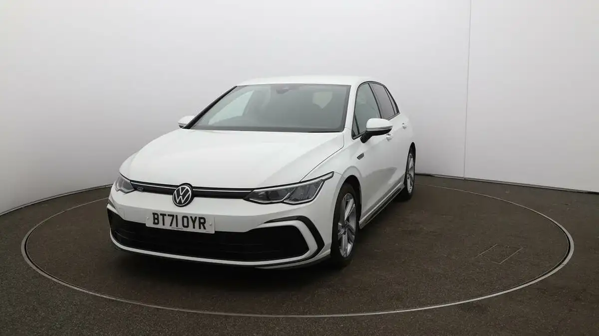 2021-volkswagen-golf-big-29