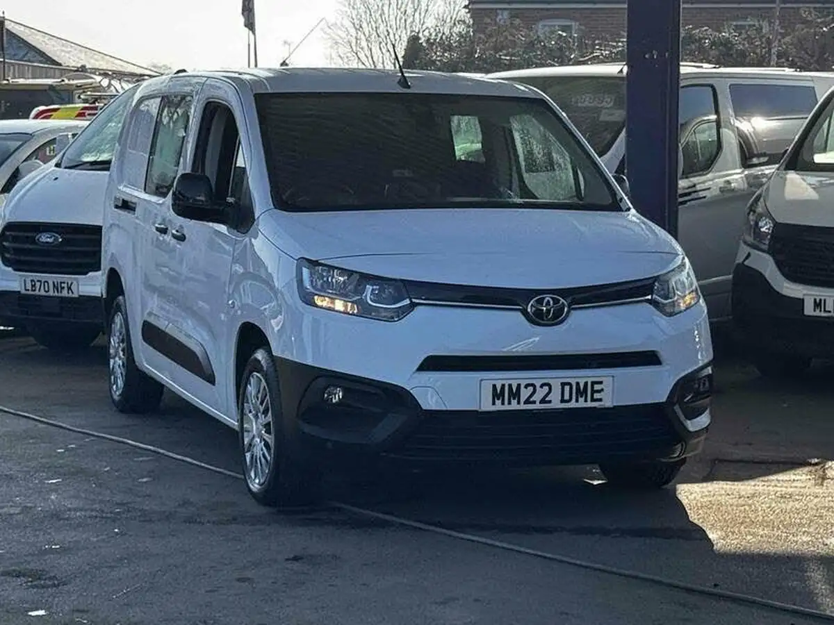 2022-toyota-proace-city-15d-icon-l2-big-6