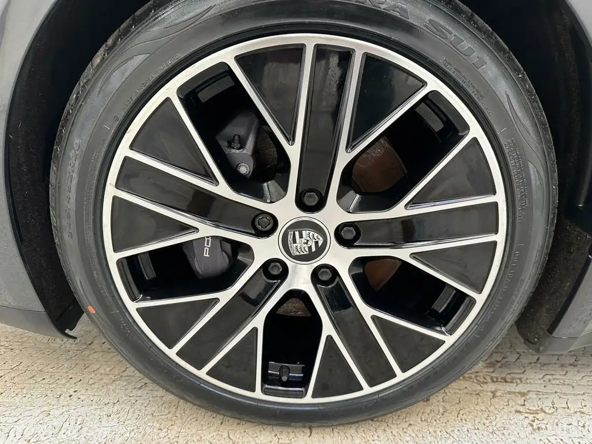 2021-porsche-taycan-e-base-476ps-performance-battery-plus-big-32