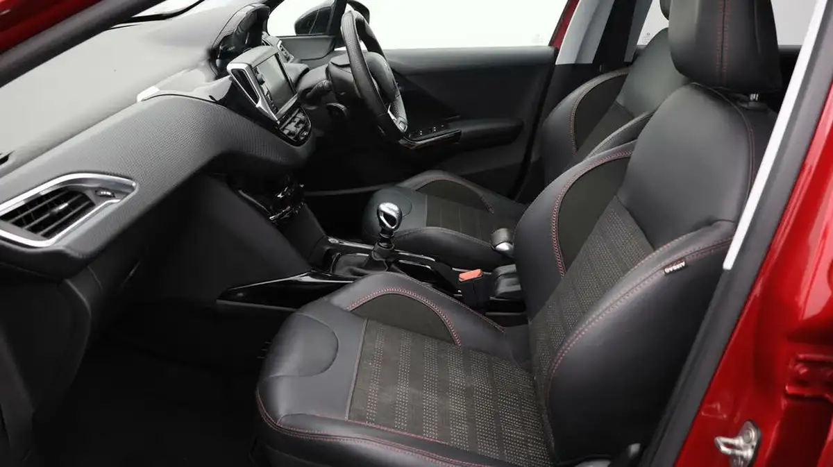 2019-peugeot-2008-suv-12-puretech-gt-line-110bhp-eat6-big-13