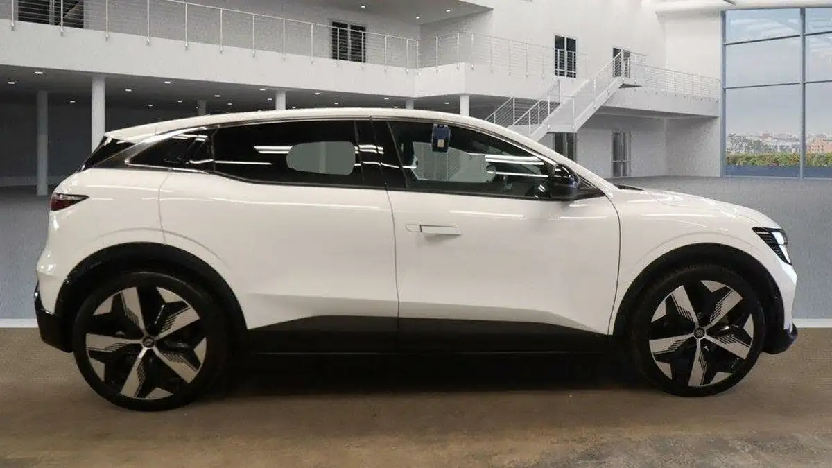 2023-renault-megane-e-tech-e-techno-big-4