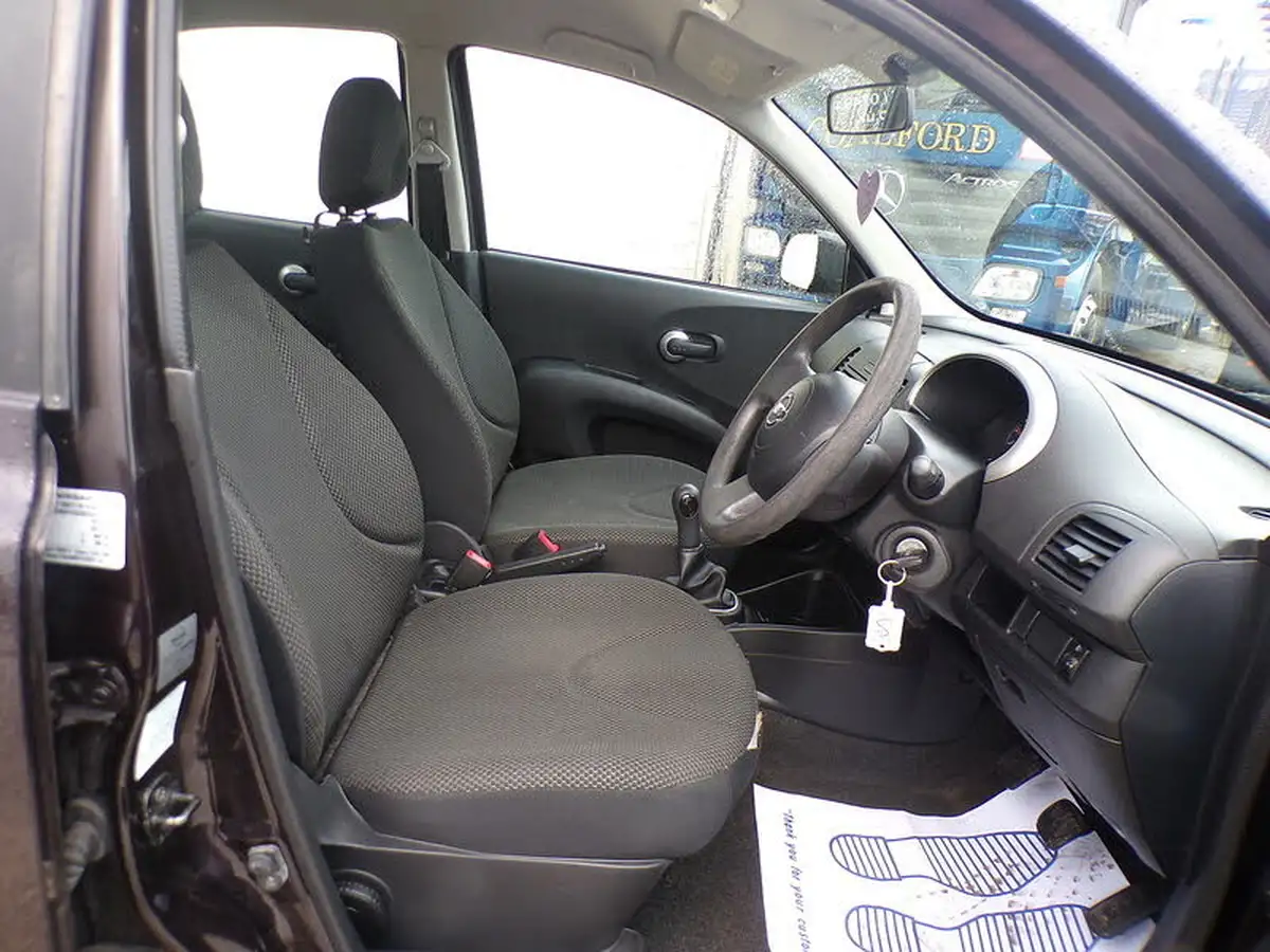 2010-nissan-micra-12-visia-79bhp-5d-1240cc-big-10