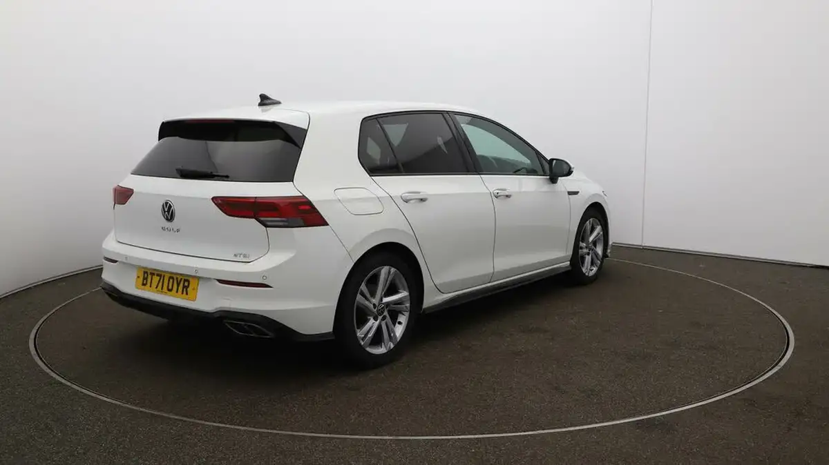 2021-volkswagen-golf-big-7