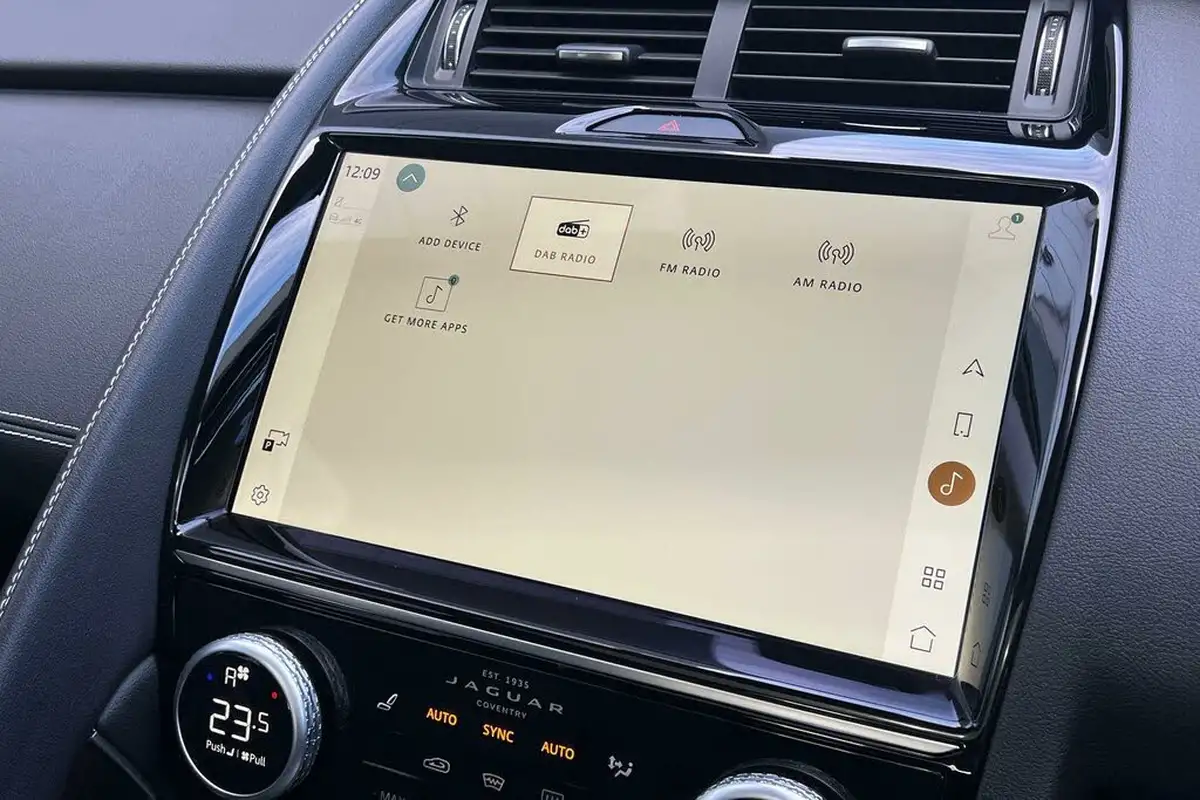 2023-jaguar-e-pace-20-d200-r-dynamic-se-black-big-54