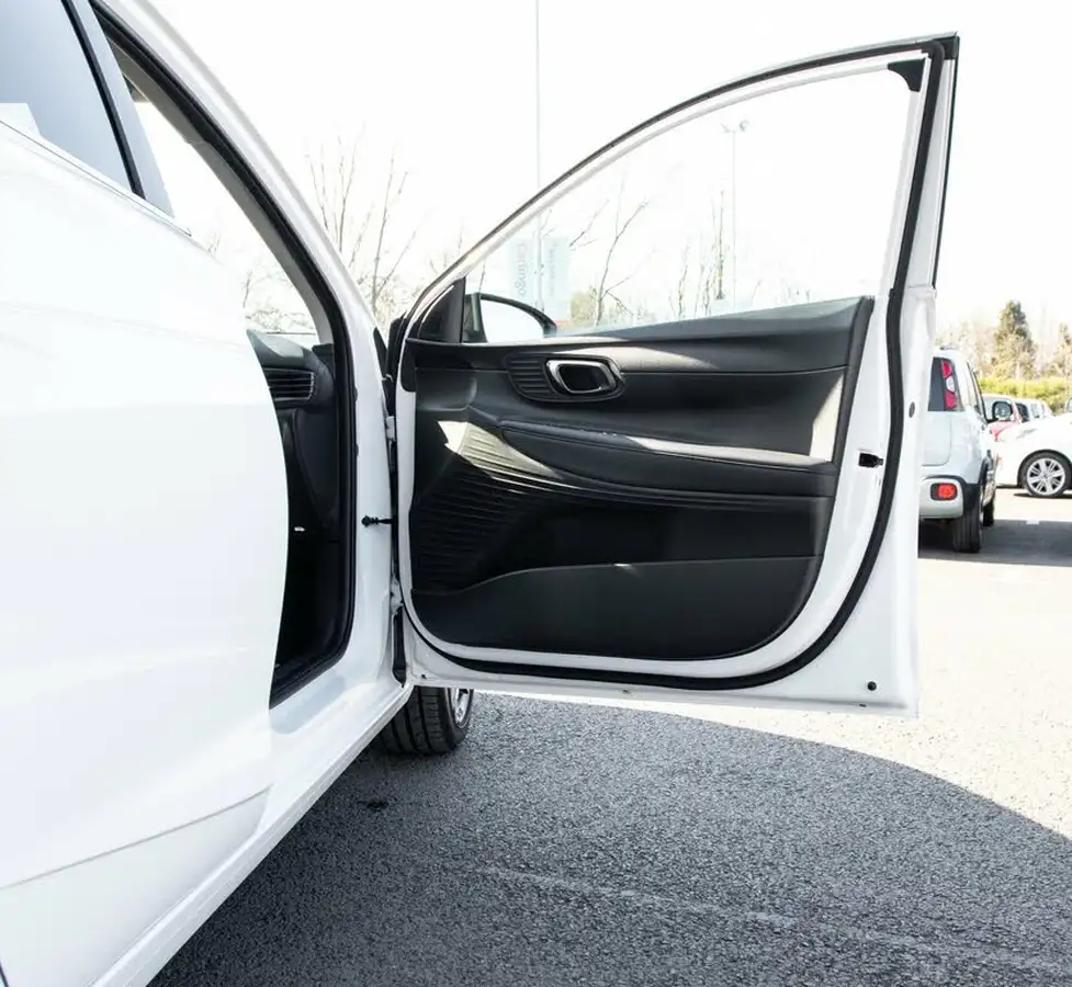 2024-hyundai-i20-10-t-gdi-premium-big-13