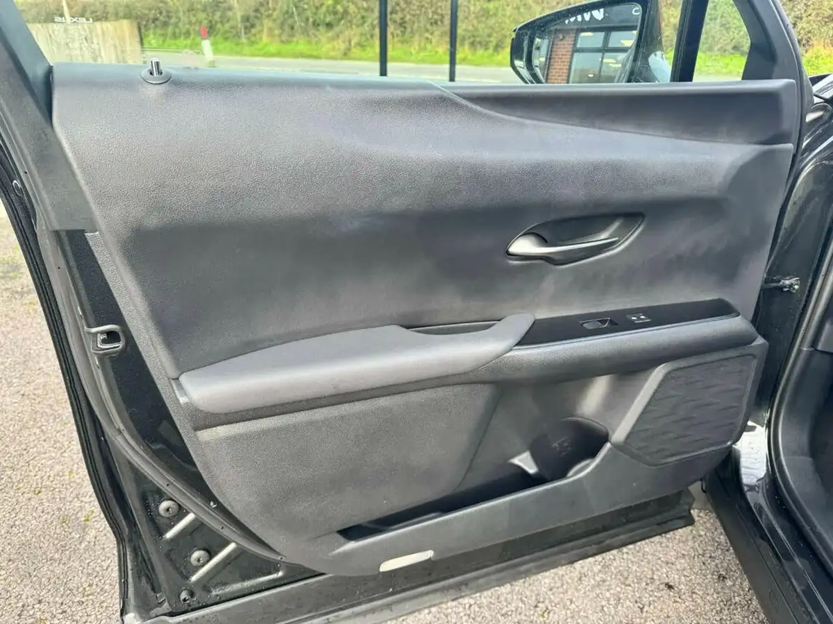 2020-lexus-ux-250h-20-ux-without-navigation-big-35