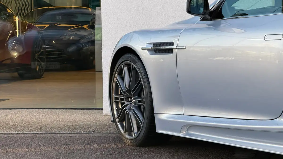 2009-aston-martin-dbs-60-big-8