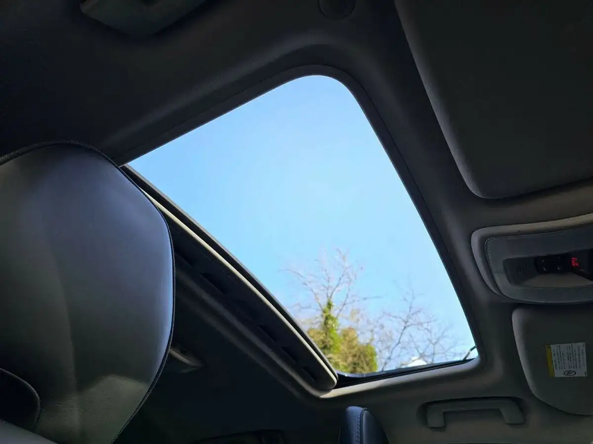 2012-volvo-v70-16-t4-se-lux-big-2