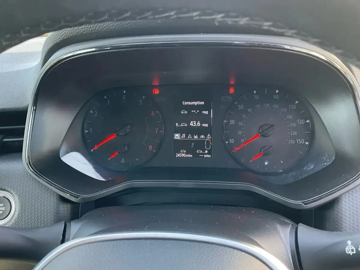 2022-renault-clio-10-tce-iconic-edition-big-11