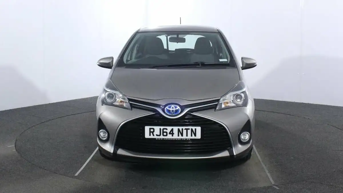 2015-toyota-yaris-15-vvt-i-icon-hybrid-big-1