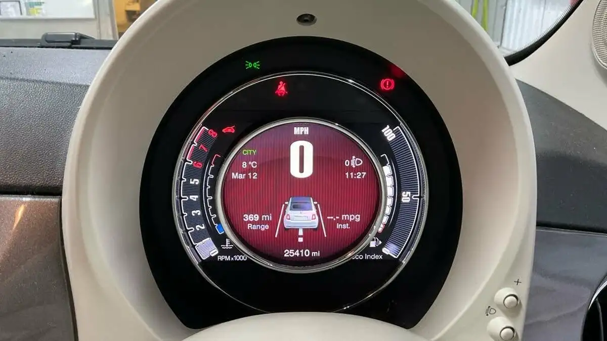 2022-fiat-500c-10-dolcevita-big-7