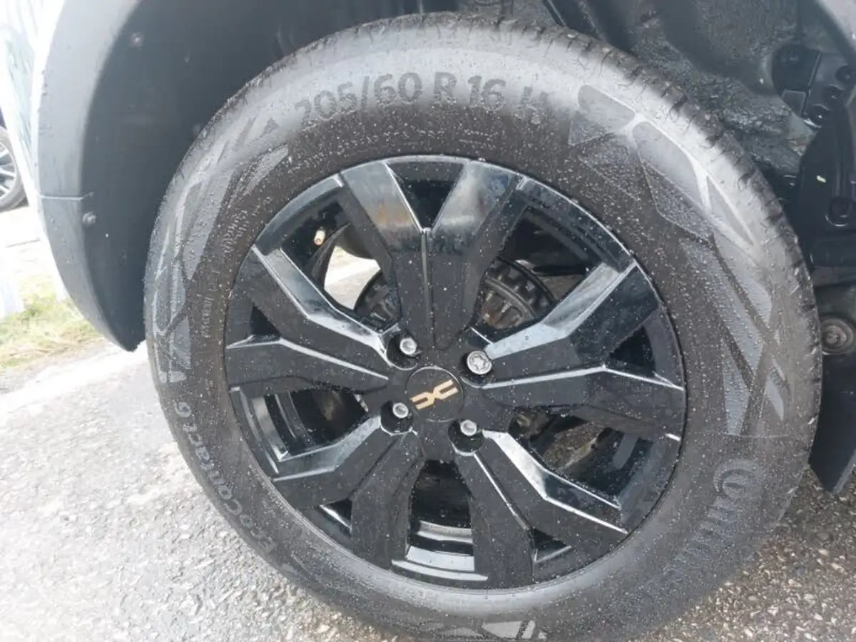 2023-dacia-sandero-stepway-10-tce-essential-90bhp-big-8