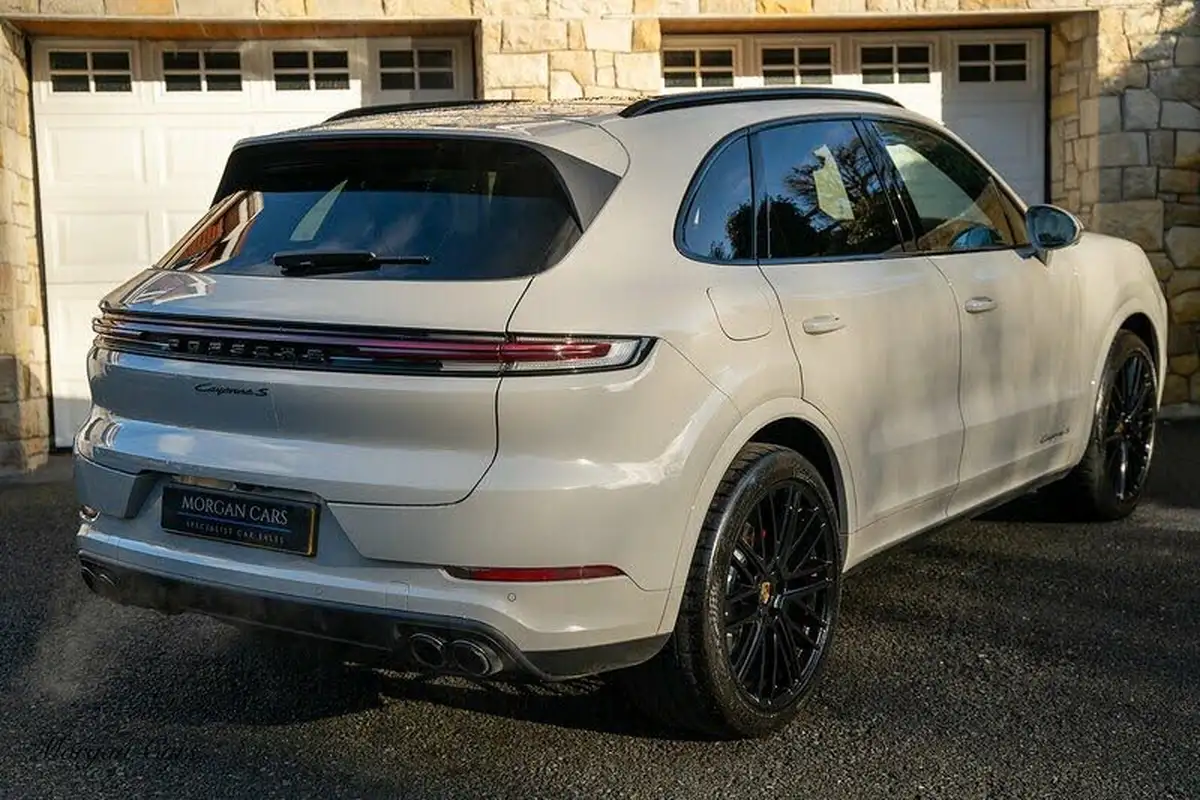 2024-porsche-cayenne-40-v8-station-wagon-big-7